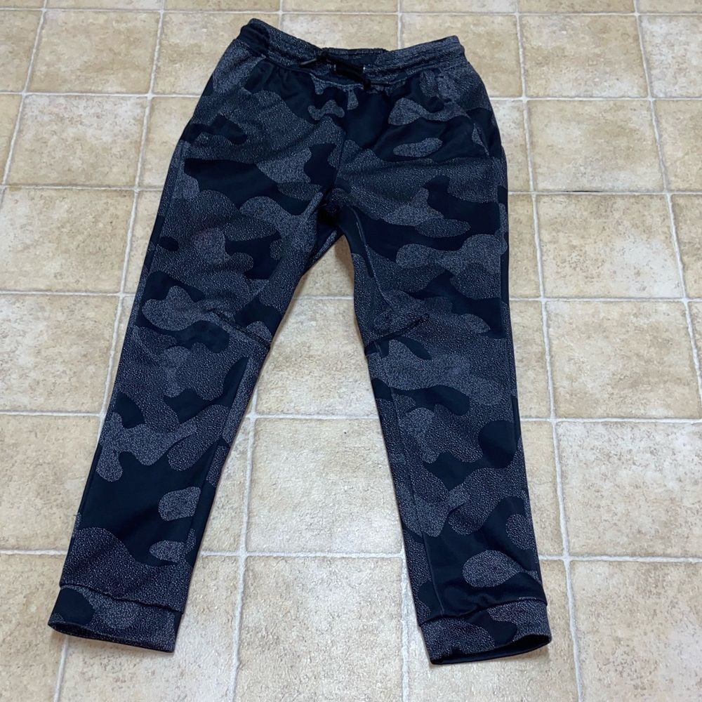 All in Motion Speckled Black and White Activewear Size M (8-10)